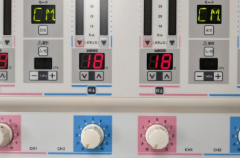 痛みをとるための最先端の
施術機械を導入