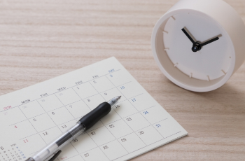 平日夜8時まで受付　土曜日も営業